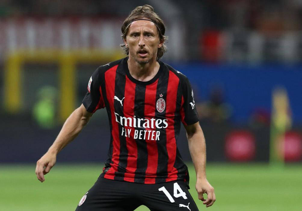 网红“小溥仪”现场观战北京国安比赛，与张稀哲合影留念（“小溥仪”网红现身国安主场观赛，与张稀哲同框留念）