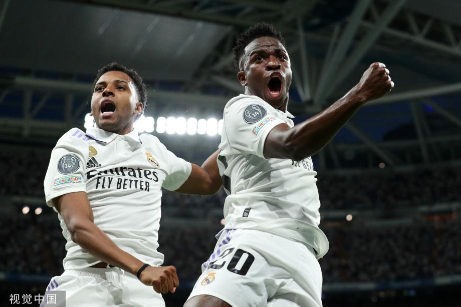 消息人士透露，拜仁对从曼联挖角充满信心，双方已就一月份的重磅交易展开谈判。（知情人士称拜仁有信心从曼联引援，一月重磅交易谈判已开启）